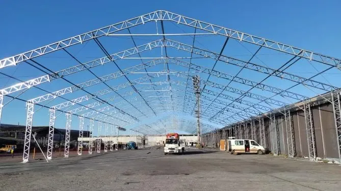 Estrutura metálica em expansão para galpão